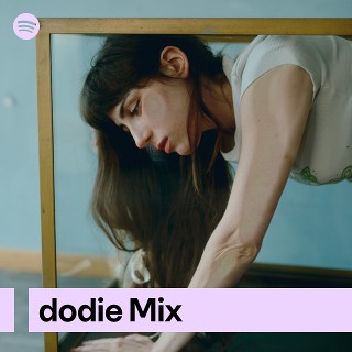 Imagem de Dodie Clark